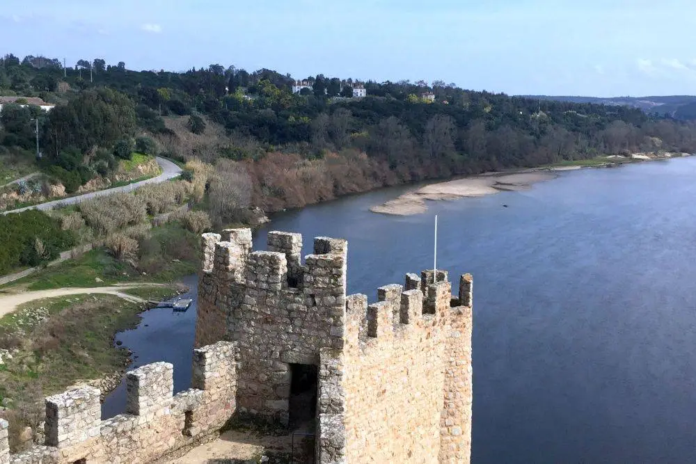 Vista del Castillo Templario de Almourol, Portugal