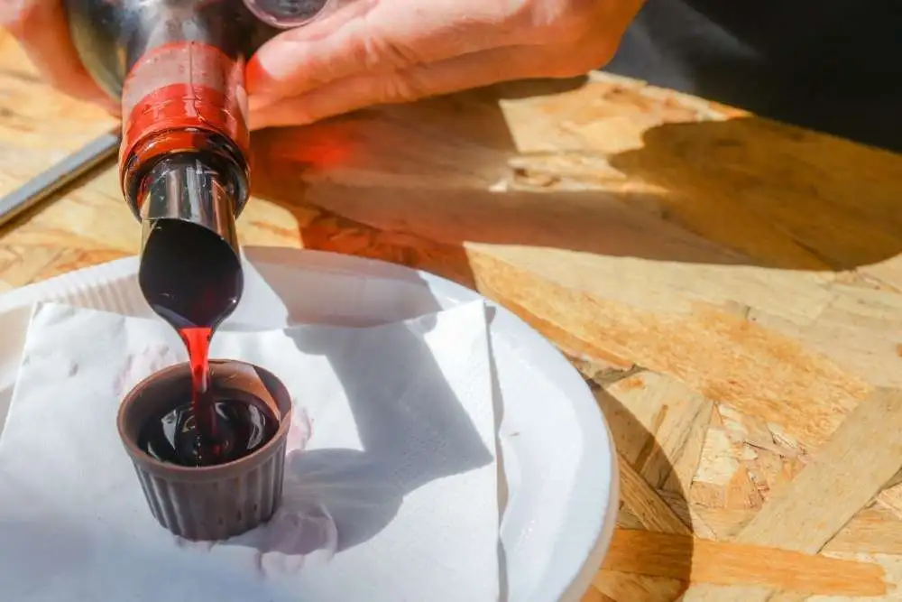 Ginjinha de Óbidos en un vaso de chocolate, Portugal